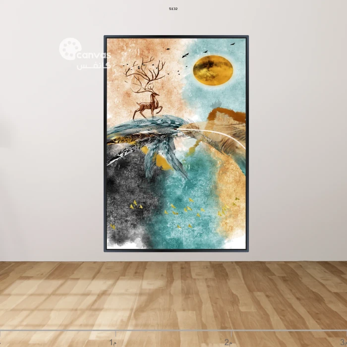 غزال على قمة جبل تحت شمس مشرقة