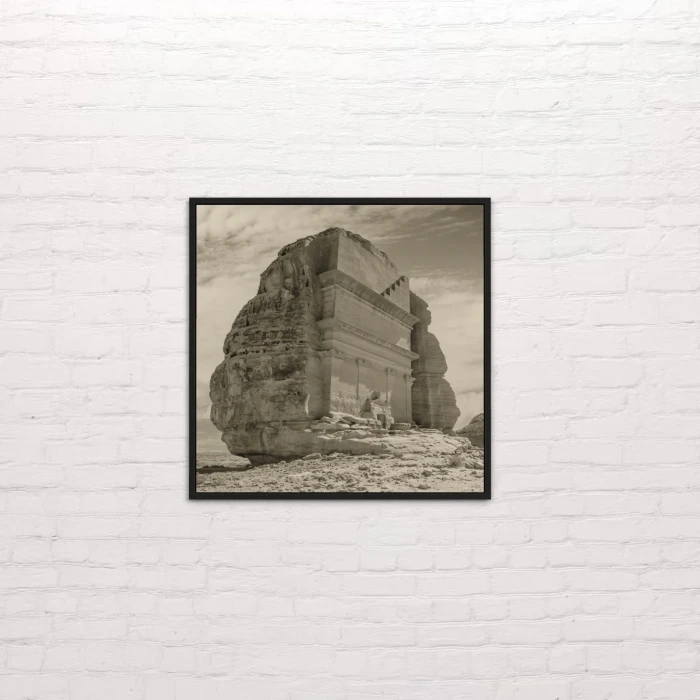 موقع تاريخي بين الصخور العتيقة