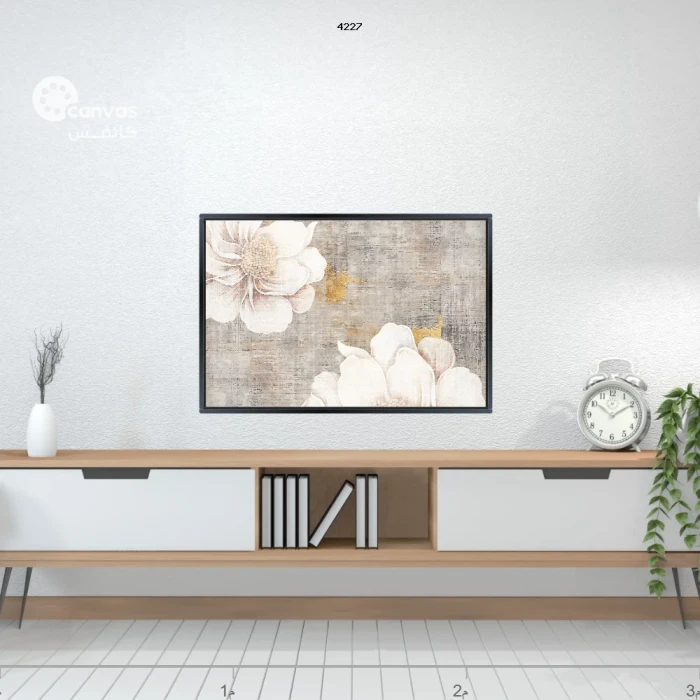 لوحة زهور بيضاء على خلفية رمادية