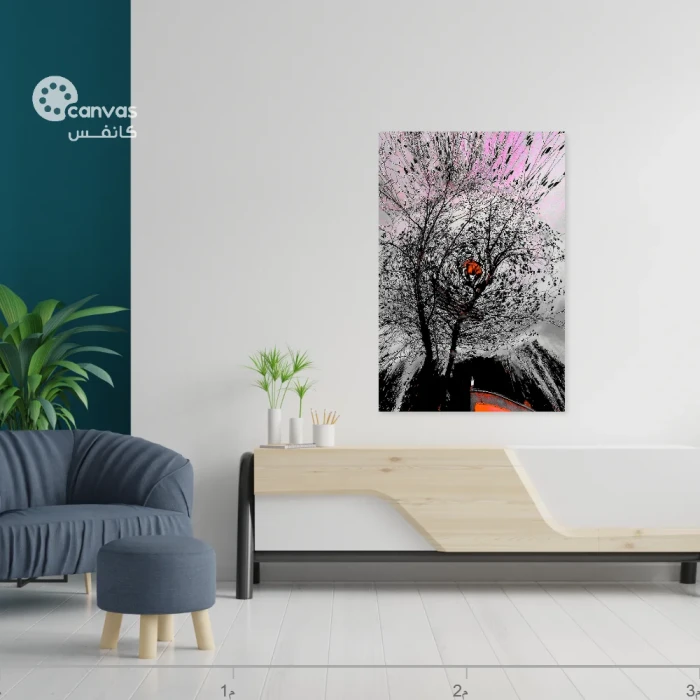 شجرة وحيدة تحت سماء وردية