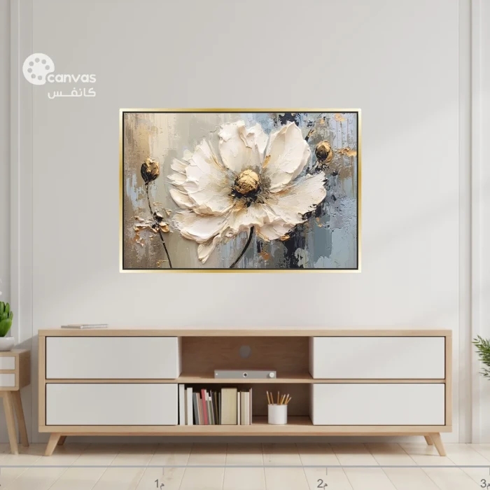 لوحة زهور بيضاء مع لمسات ذهبية