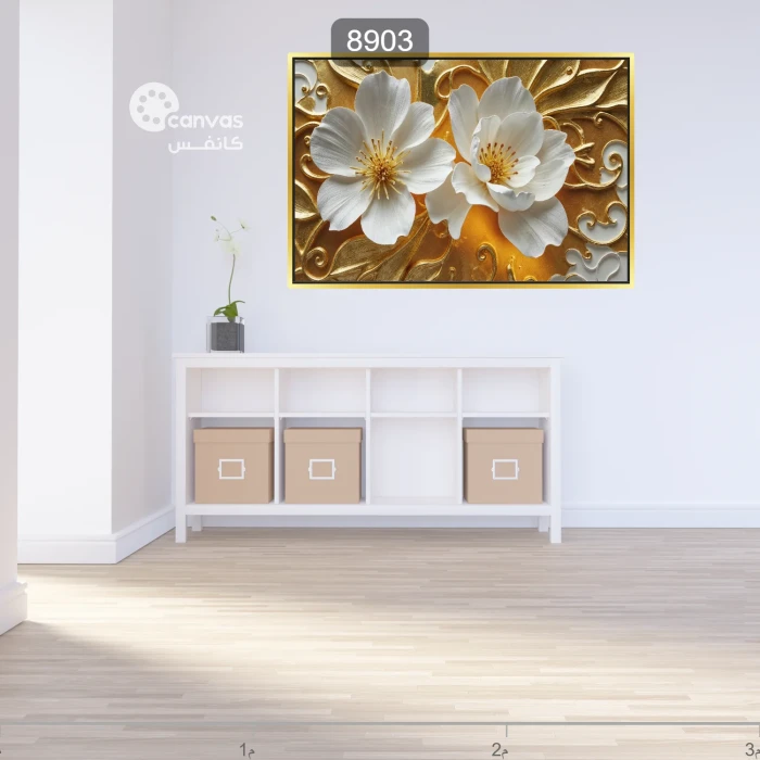 لوحة زهور بيضاء بتفاصيل ذهبية