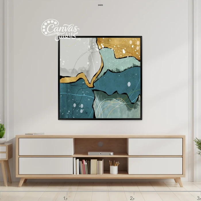 لوحة تجريدية بألوان زاهية تتفاعل مع الفضاء