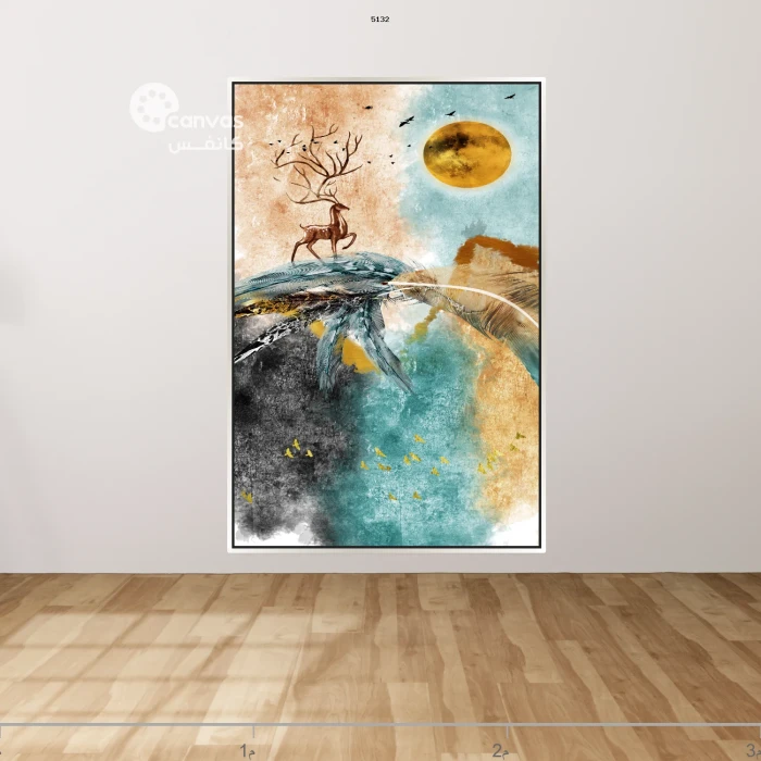 غزال على قمة جبل تحت شمس مشرقة